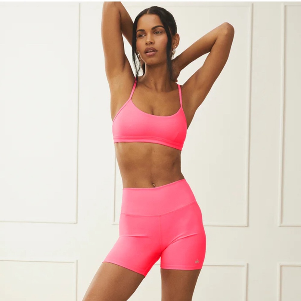 ALO airlift XS SET 5’ shorts and sport bar xs pink